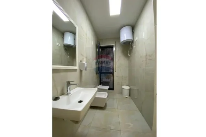 Tirane, jepet me qera , 275 m² 4.600 € (Rruga Bardhok Biba, Tiranë)