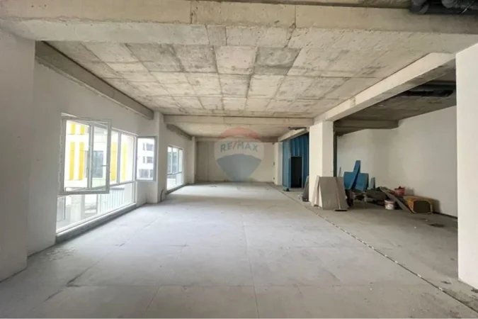 Tirane, jepet me qera , 300 m² 4.500 € (Zogu I Zi)