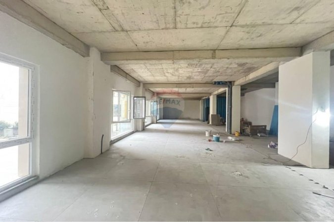 Tirane, jepet me qera , 300 m² 4.500 € (Zogu I Zi)