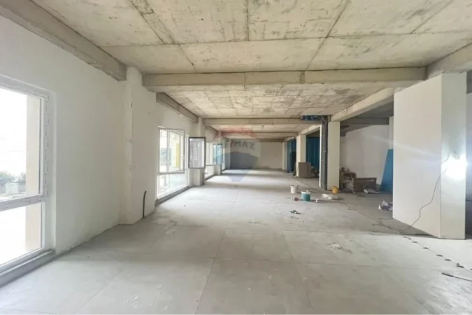 Tirane, jepet me qera , 300 m² 4.500 € (Zogu I Zi)