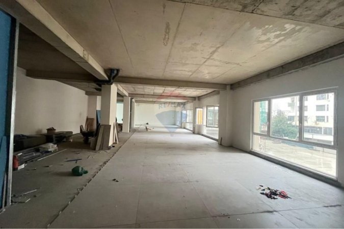 Tirane, jepet me qera , 300 m² 4.500 € (Zogu I Zi)