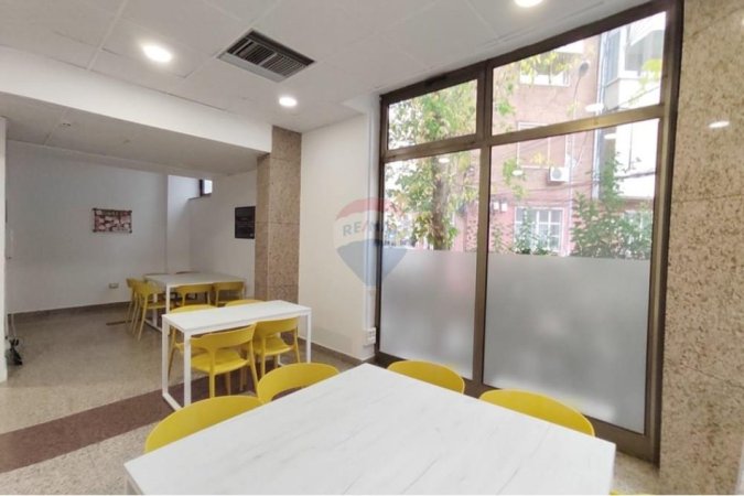 Tirane, jepet me qera zyre , 235 m² 4.230 € (Rruga Sulejman Delvina)