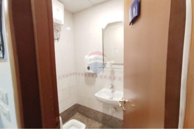 Tirane, jepet me qera zyre , 235 m² 4.230 € (Rruga Sulejman Delvina)