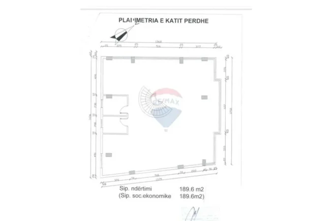 Tirane, jepet me qera dyqan , 600 m² 4.000 € (Sheshi Skënderbej)