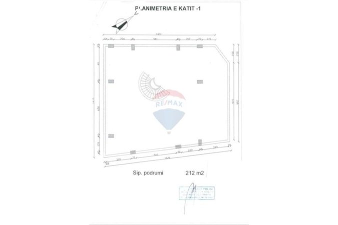 Tirane, jepet me qera dyqan , 600 m² 4.000 € (Sheshi Skënderbej)