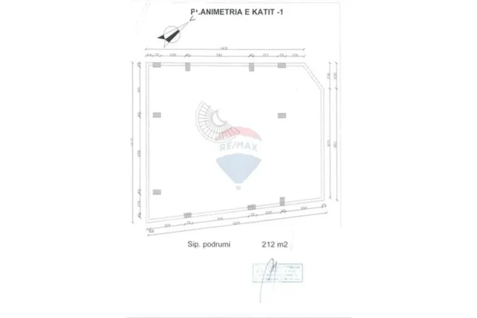 Tirane, jepet me qera dyqan , 600 m² 4.000 € (Sheshi Skënderbej)