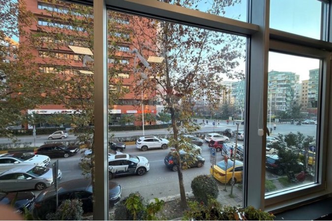 Tirane, jepet me qera zyre , 230 m² 3.900 € (Rruga e Kavajës)