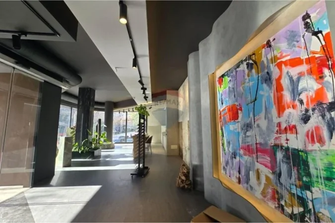 jepet me qera dyqan , 109 m² 3.500 €