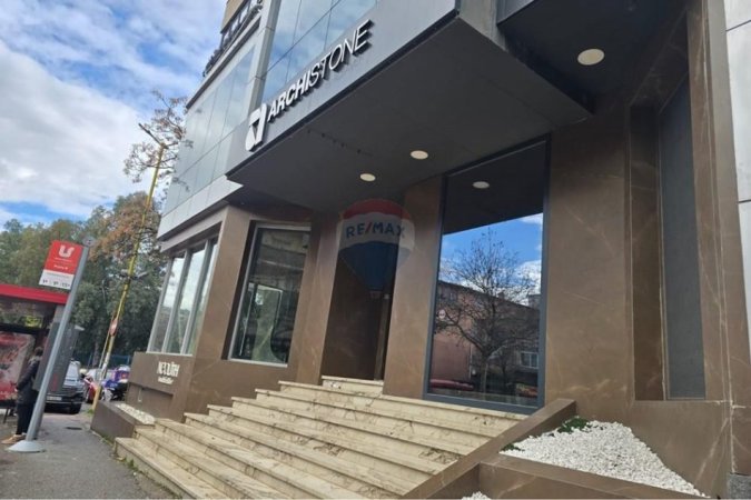 jepet me qera dyqan , 109 m² 3.500 €