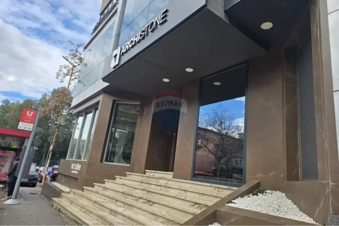 jepet me qera dyqan , 109 m² 3.500 €