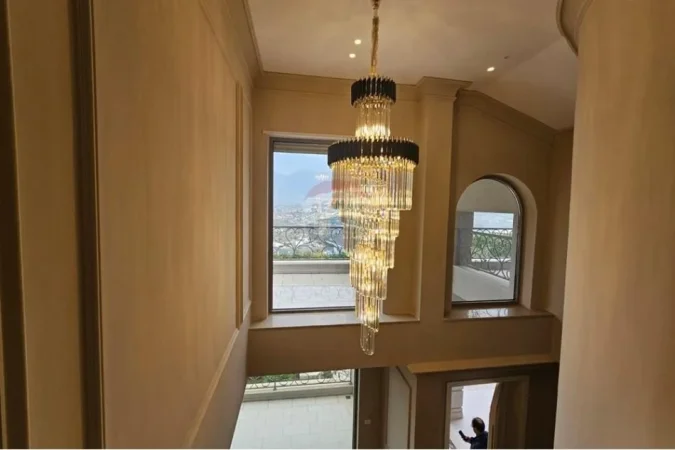 Tirane, jepet me qera Vile , 1.100 m² 10.000 € (Mjull Bathore, Tiranë)