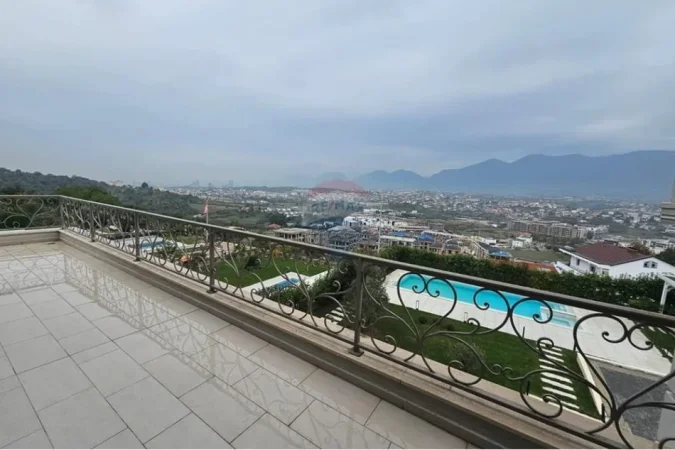 Tirane, jepet me qera Vile , 1.100 m² 10.000 € (Mjull Bathore, Tiranë)