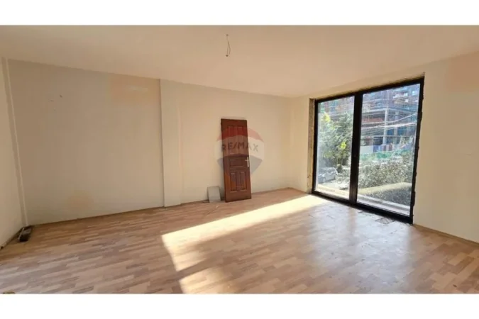 Tirane, jepet me qera Vile , 700 m² 760 € (Kompleksi Olimpik, Tiranë)