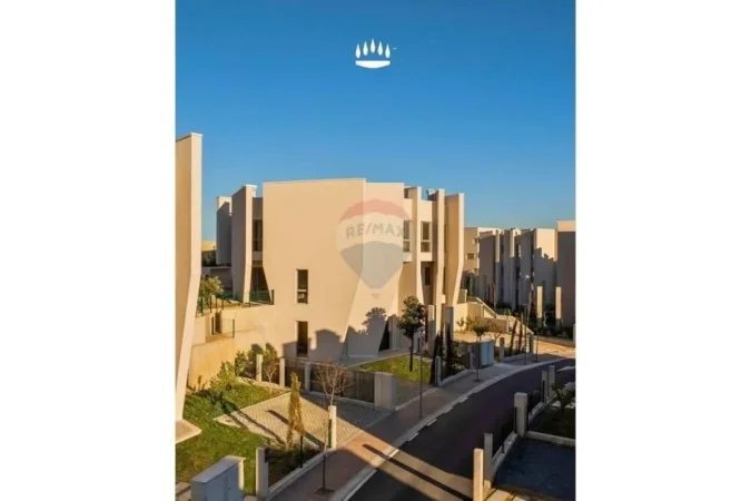 Jepet me qera Vile , 403 m² 5.000 €