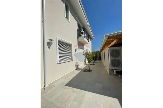 Tirane, jepet me qera Vile , 1.250 m² 5.000 € (Vishnjë, Tiranë)