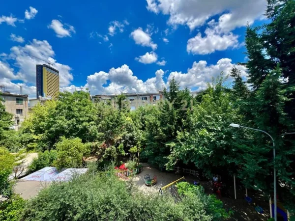 Tirane, jepet me qera apartament 2+1+Ballkon Kati 2, 75 m² 900 € (sheshi skenderbe)