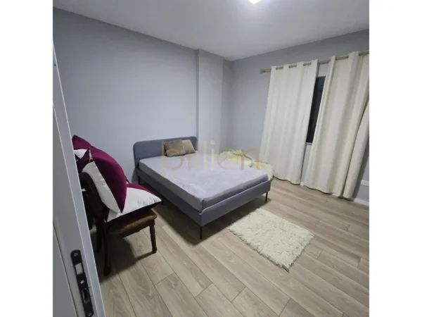 Tirane, jepet me qera 2+1 , 100 m² 480 € (Fresk)