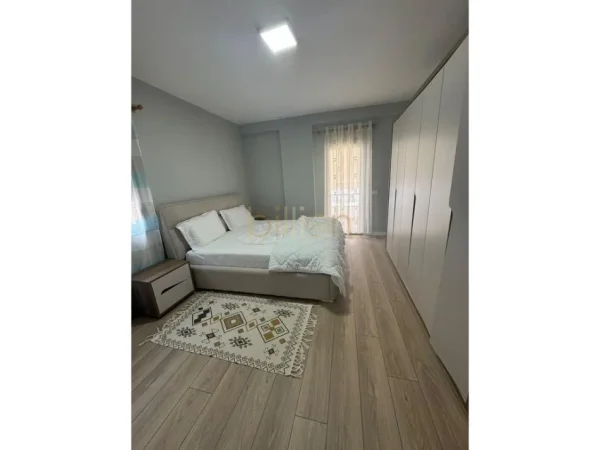 Tirane, jepet me qera 2+1 , 100 m² 480 € (Fresk)