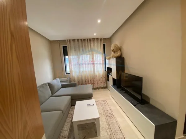 Tirane, jepet me qera apartament 1+1 Kati 5, 50 m² 416 € (Buzi Store, Casa Italia)