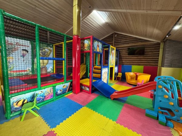 Tirane, SHITET KËND LOJRASH PËR AMBIENTE TË BRENDSHME – TIRANË 7.500 €