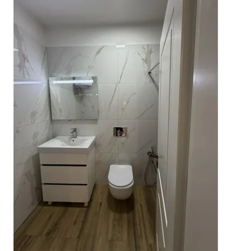 Tirane, jepet me qera apartament 1+1 Kati 1, 67 m² 650 € (Hotel Radisson)