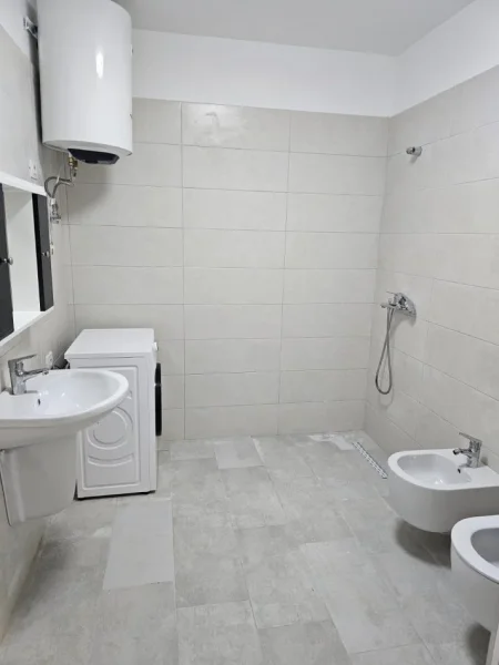 Tirane, jepet me qera apartament 1+1 Kati 10, 80 m² 500 € (Ish Fusha e Aviacionit)