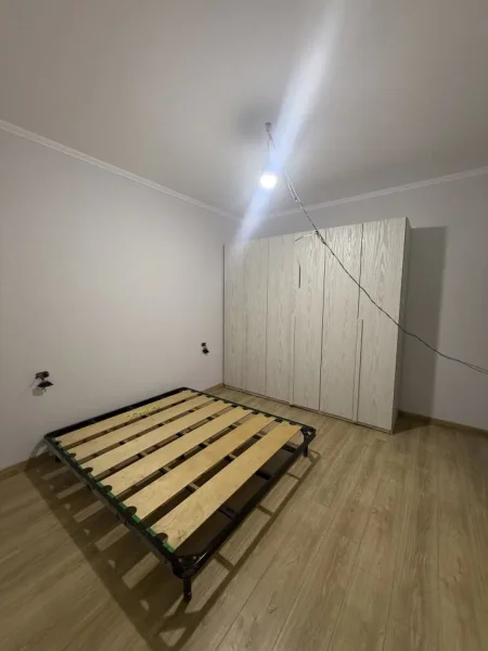Tirane, jepet me qera apartament 1+1 Kati 2, 62 m² 400 € (Jordan Misja)