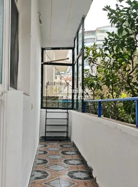 Tirane, jepet me qera shtepi 2+1 Kati 1, 90 m² 400 € (Tregu Elektrik)