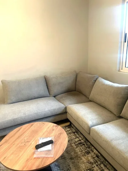 Jepet me Qera Shpi  2+1+Parking Falas , Mobilim Modern dhe i ri Fringo ne  Casa Italia , Terminal 400