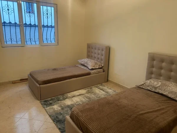 Jepet me Qera Shpi  2+1+Parking Falas , Mobilim Modern dhe i ri Fringo ne  Casa Italia , Terminal 400