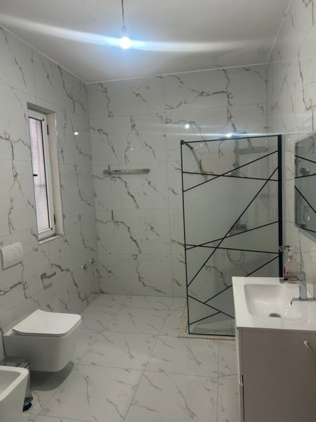 Jepet me Qera Shpi  2+1+Parking Falas , Mobilim Modern dhe i ri Fringo ne  Casa Italia , Terminal 450 €uro