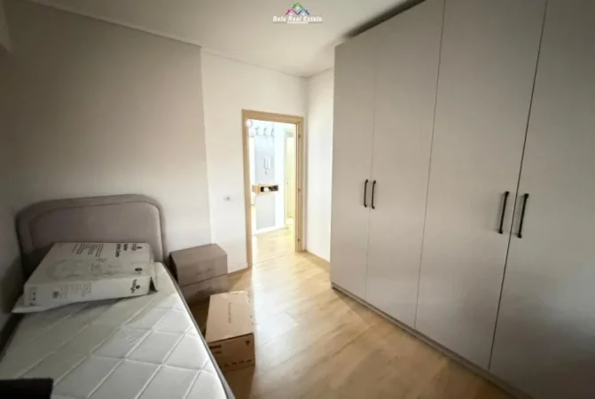 Tirane, jepet me qera apartament 2+1+Ballkon Kati 2, 101 m² 730 € (kopshti zologjik)