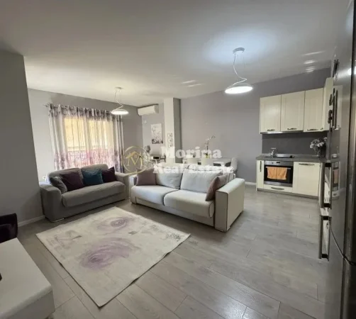 Tirane, jepet me qera apartament 1+1 Kati 3, 70 m² 570 € (Stacioni i Trenit)