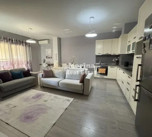 Tirane, jepet me qera apartament 1+1 Kati 3, 70 m² 570 € (Stacioni i Trenit)