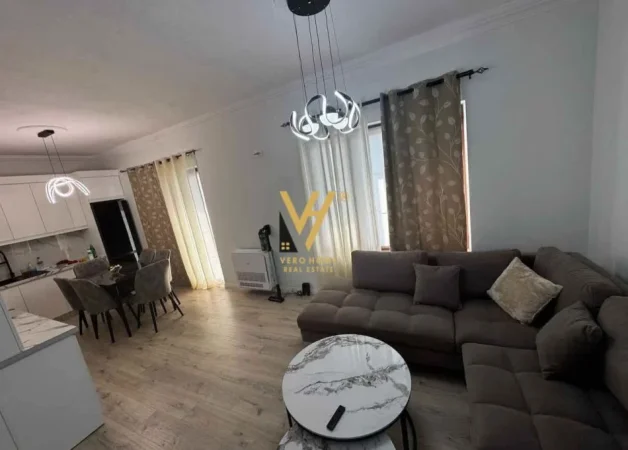 Tirane, jepet me qera apartament 2+1+Ballkon Kati 3, 110 m² 650 € (SAUK)