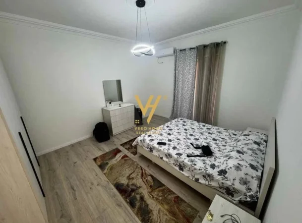 Tirane, jepet me qera apartament 2+1+Ballkon Kati 3, 110 m² 650 € (SAUK)