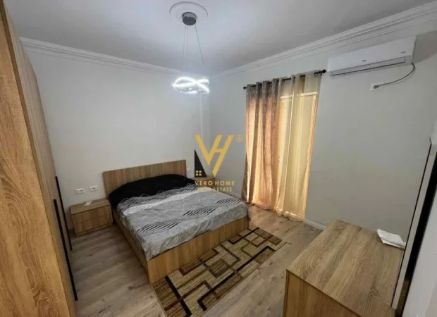 Tirane, jepet me qera apartament 2+1+Ballkon Kati 3, 110 m² 650 € (SAUK)