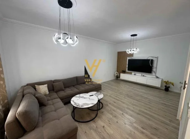 Tirane, jepet me qera apartament 2+1+Ballkon Kati 3, 110 m² 650 € (SAUK)
