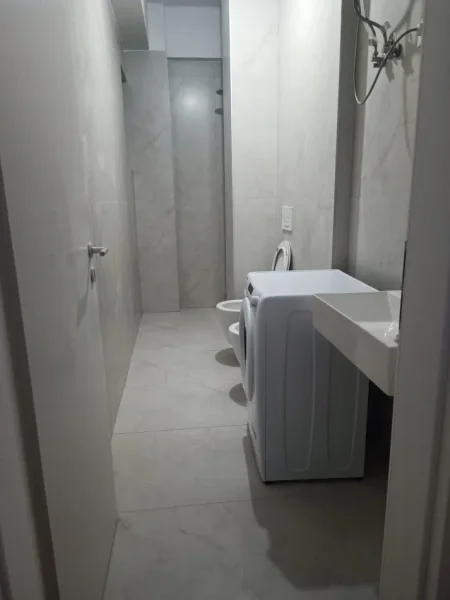 Tirane, jepet me qera apartament 1+1 Kati 2, 54 m² 450 € (Rezidenca Oxa)