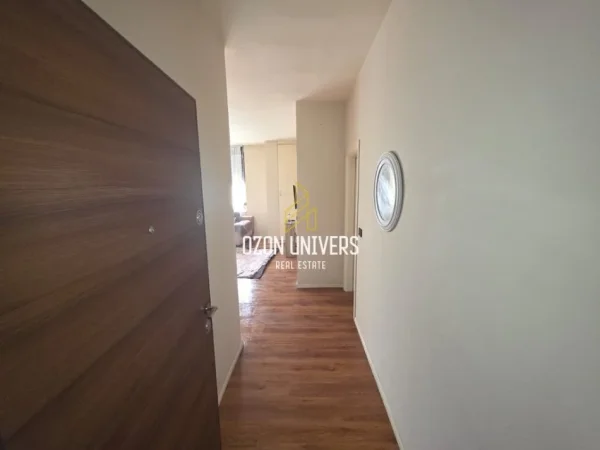 Tirane, jepet me qera apartament 1+1 Kati 5, 65 m² 450 € (Laprakê)