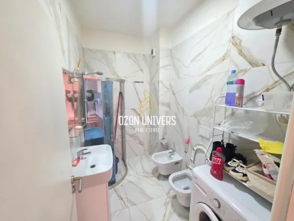 Tirane, jepet me qera apartament 1+1 Kati 5, 65 m² 450 € (Laprakê)