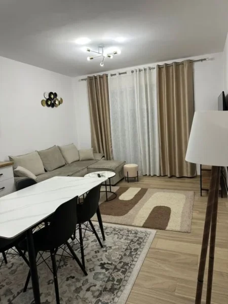 Tirane, jepet me qera apartament 2+1+Ballkon Kati 7, 84 m² 400 € (Rruga Gryka e Kaçanikut 21, Laknas)