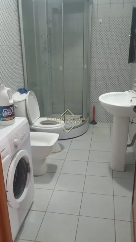 Tirane, jepet me qera 1+1 , 70 m² 400 € 