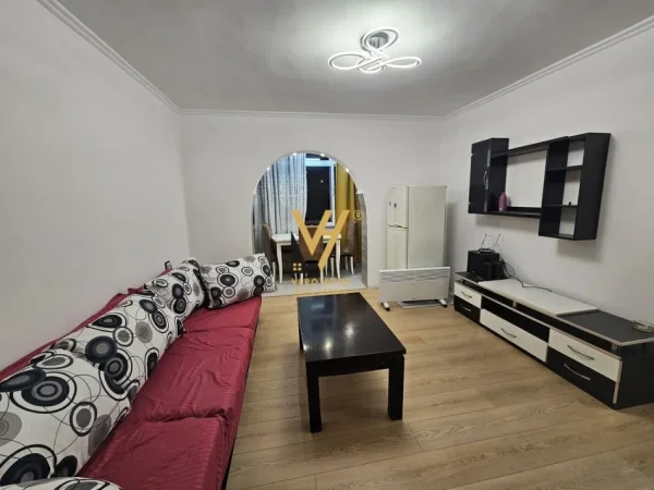 Tirane, jepet me qera apartament 2+1+Ballkon Kati 5, 60 m² 520 € (IRFAN TOMINI)