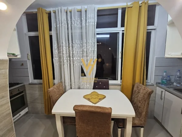 Tirane, jepet me qera apartament 2+1+Ballkon Kati 5, 60 m² 520 € (IRFAN TOMINI)