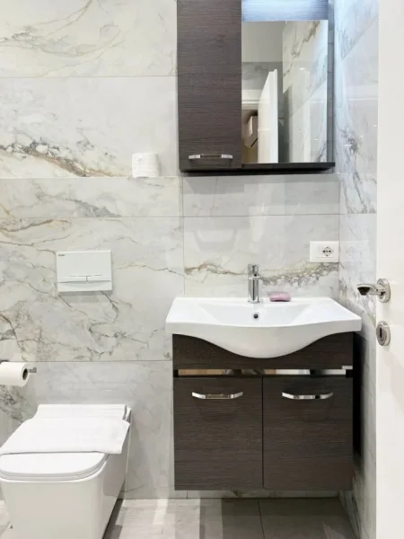 Tirane, jepet me qera apartament 2+1 Kati 2, 110 m² 1.100 € (Komuna e Parisit)