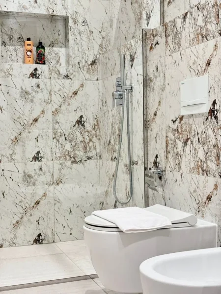 Tirane, jepet me qera apartament 2+1 Kati 2, 110 m² 1.100 € (Komuna e Parisit)