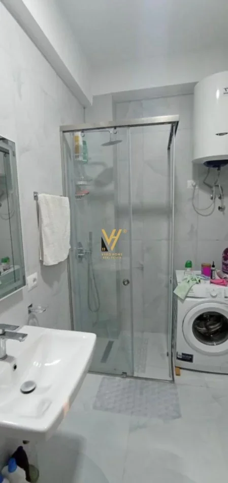 Tirane, jepet me qera apartament 1+1+Ballkon Kati 5, 60 m² 470 € (ALI DEMI, KAIMI)