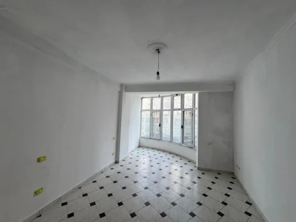 Tirane, shitet apartament 2+1+Ballkon Kati 2, 117 m² 152.000 € (Astir)