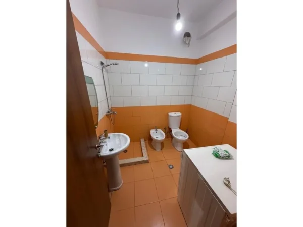 Tirane, jepet me qera apartament 2+1 Kati 4, 90 m² 500 € 